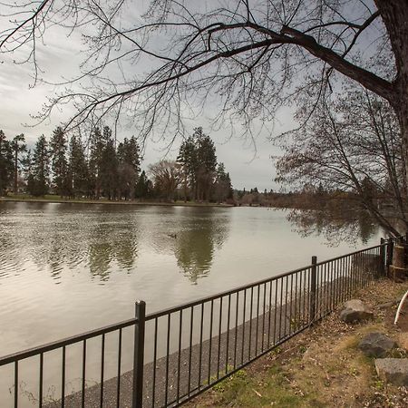 Mirror Pond Bungalow Bend Buitenkant foto