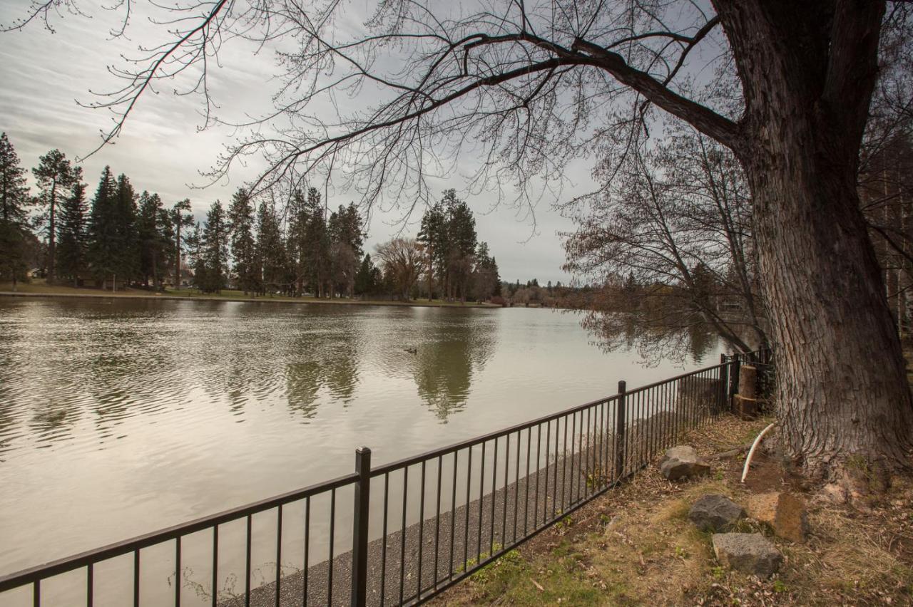 Mirror Pond Bungalow Bend Buitenkant foto
